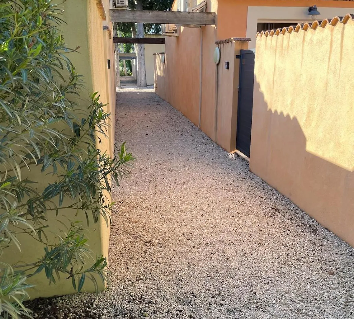 Bastidon Et Son Patio A Saint Remy De Provence Apartment